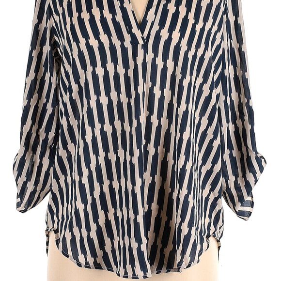 ๐จ 50% OFF BUNDLES! ๐จ NWT Lush Warren Split Neck Blouse - Picture 6 of 8